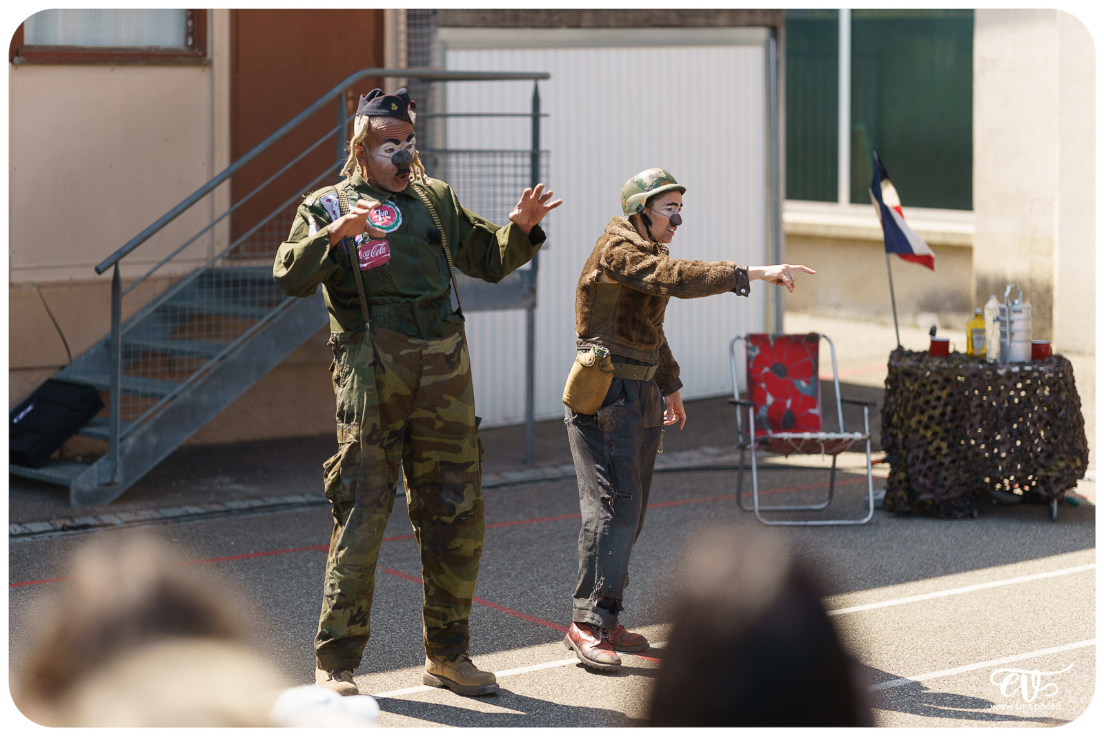 EN ATTENDANT LE 3ÈME TYPE (THÉÂTRE DE CANIVEAU)